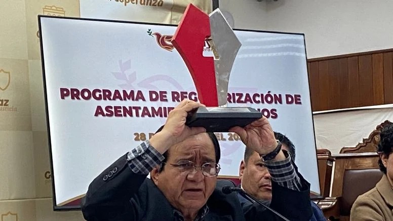 ALCALDE DE CELAYA, JUAN MIGUEL RAMÍREZ SÁNCHEZ RECIBE PREMIO POR MEJORES&nbsp;PRÁCTICAS