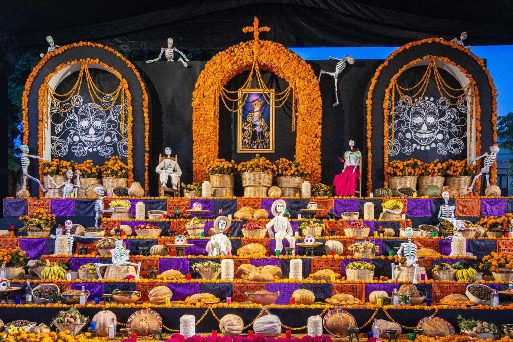 EL ALTAR DE MUERTOS: SÍMBOLO VIVO DE LA MEMORIA MEXICANA. ALTARES&nbsp;CELAYENSES